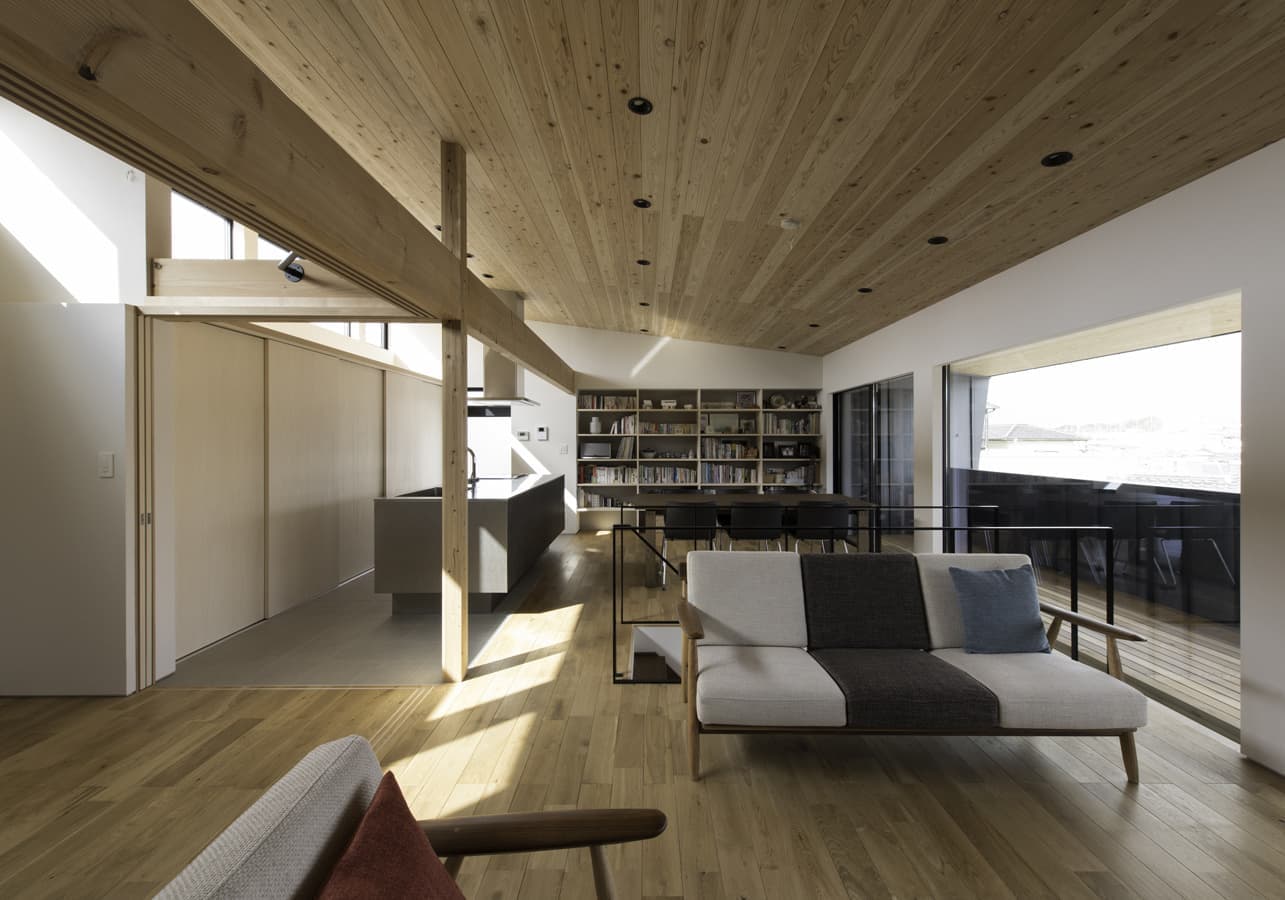 心地良く木に包まれたリビング