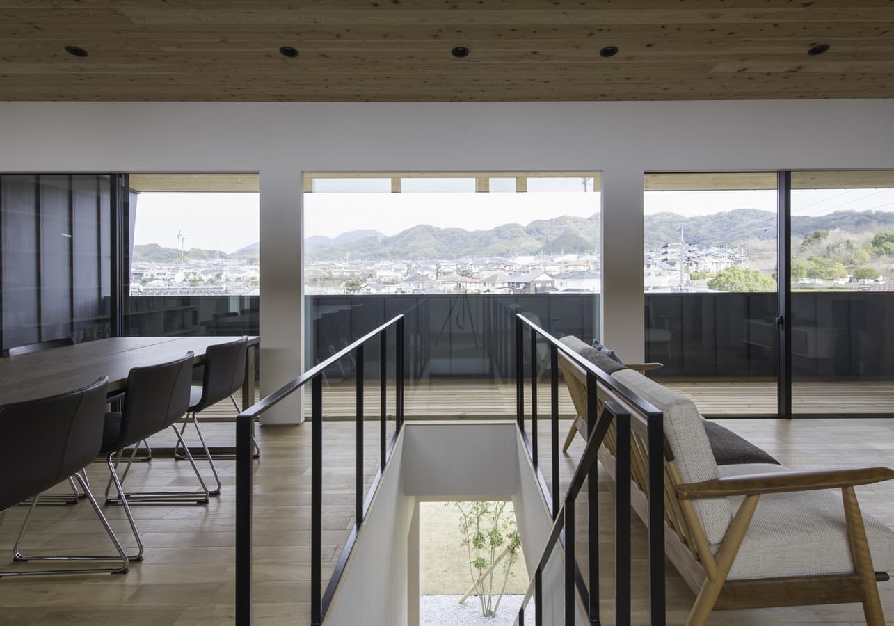 リビングから自然豊かな眺め