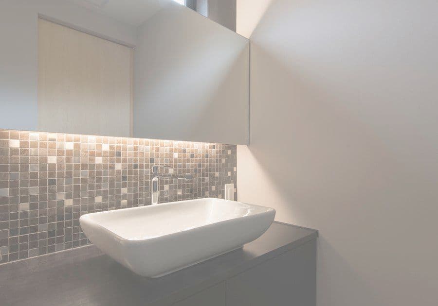 モザイクタイルの洗面室