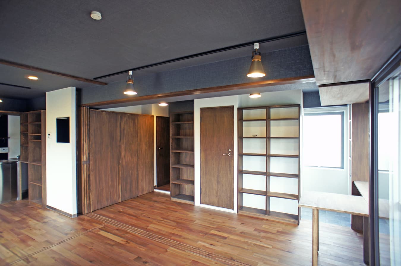 4面に回した造作家具