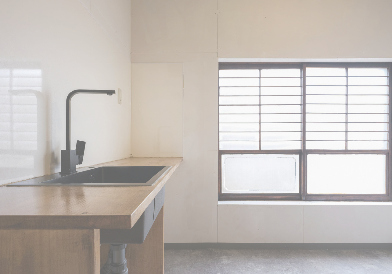 ミニキッチンと古建具