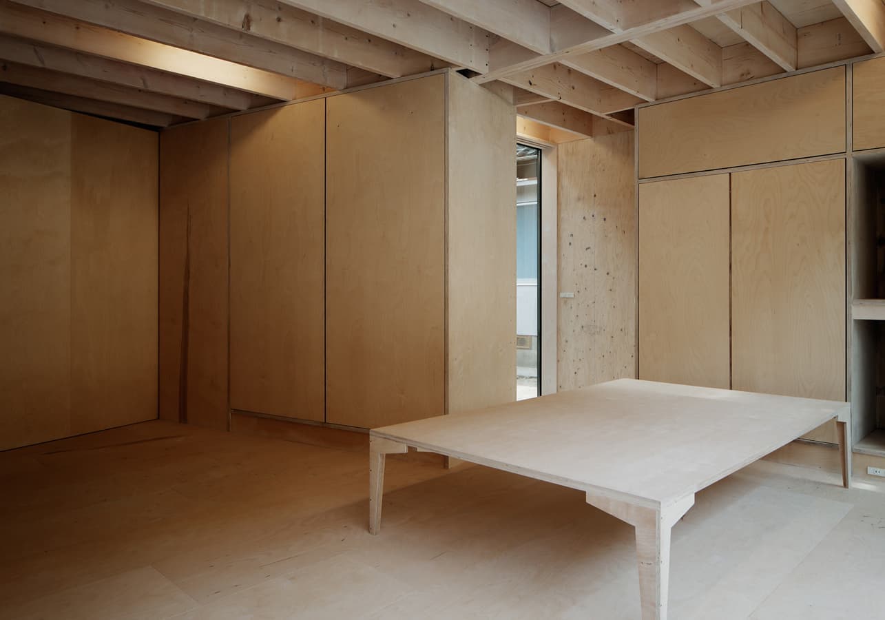 寝室ドアクローズ状態