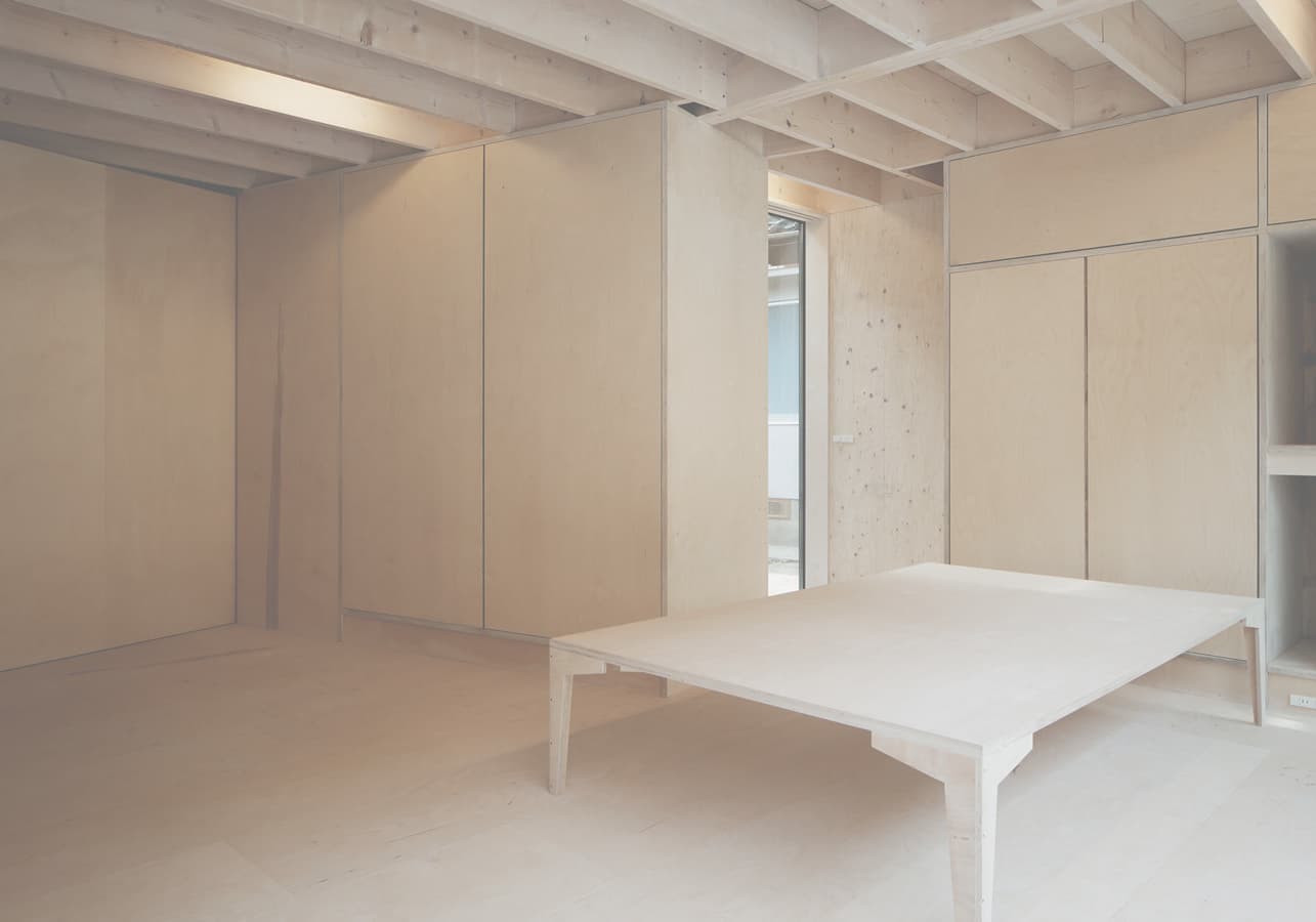 寝室ドアクローズ状態