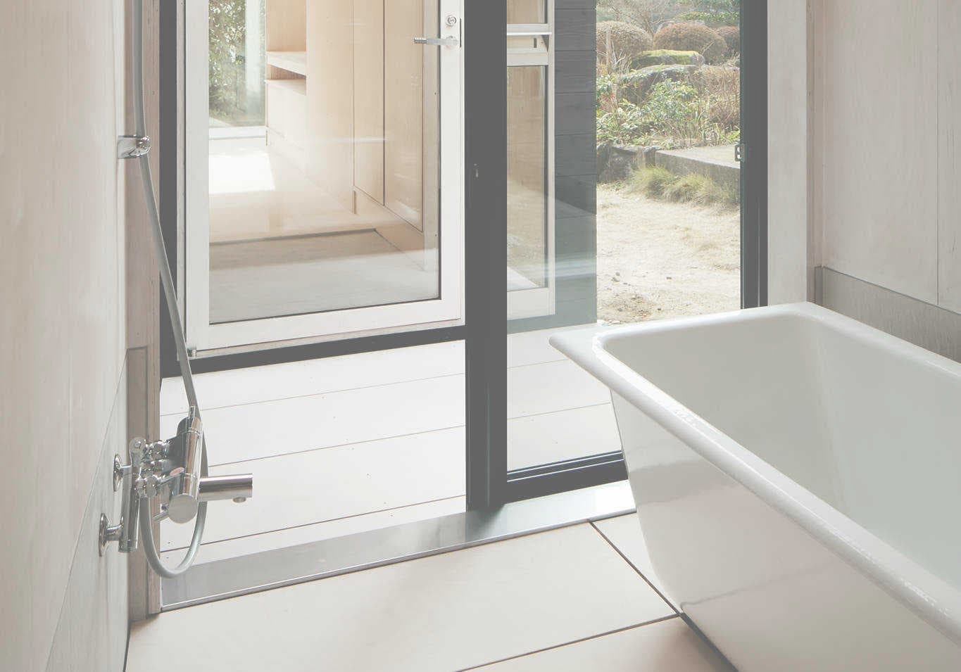 庭に面した浴室