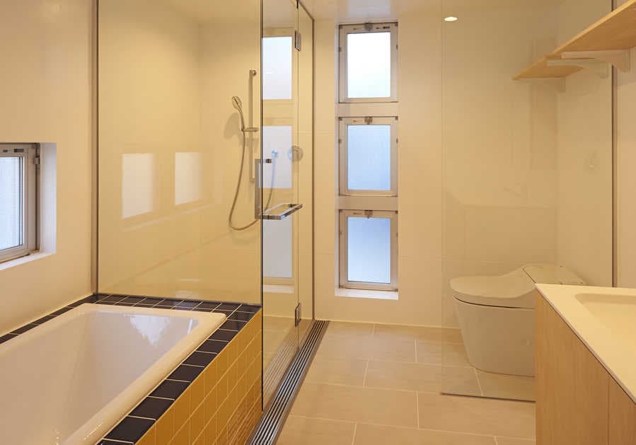 ホテルテイストの浴室スペース