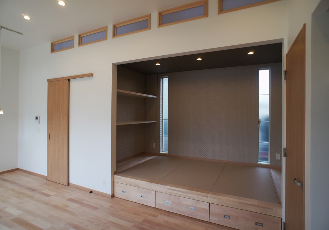 客間小上がりと床下収納