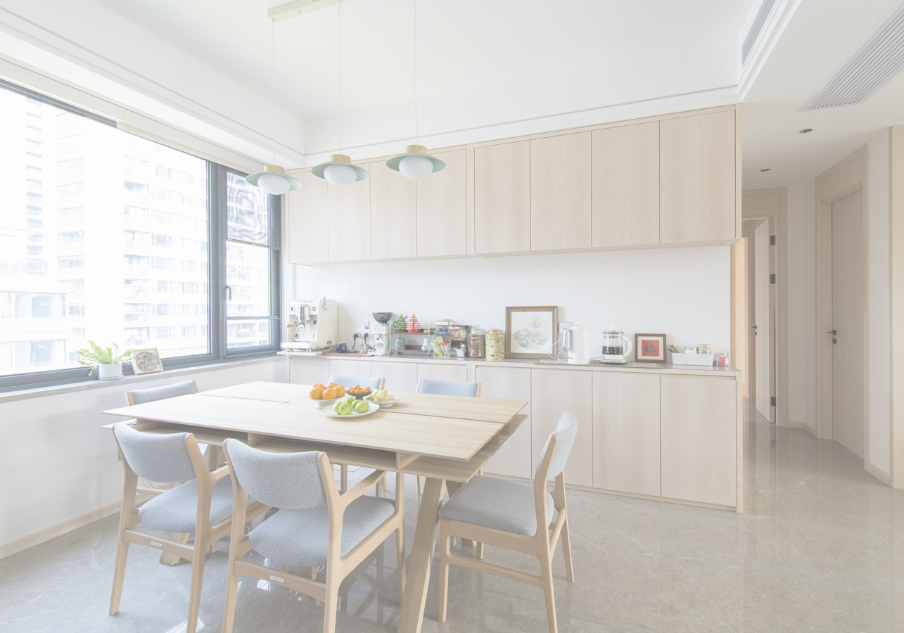 明るいダイニング