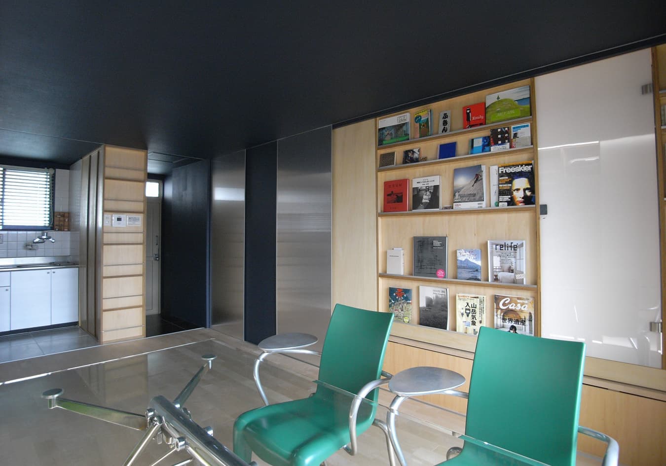 可動本棚の眺め