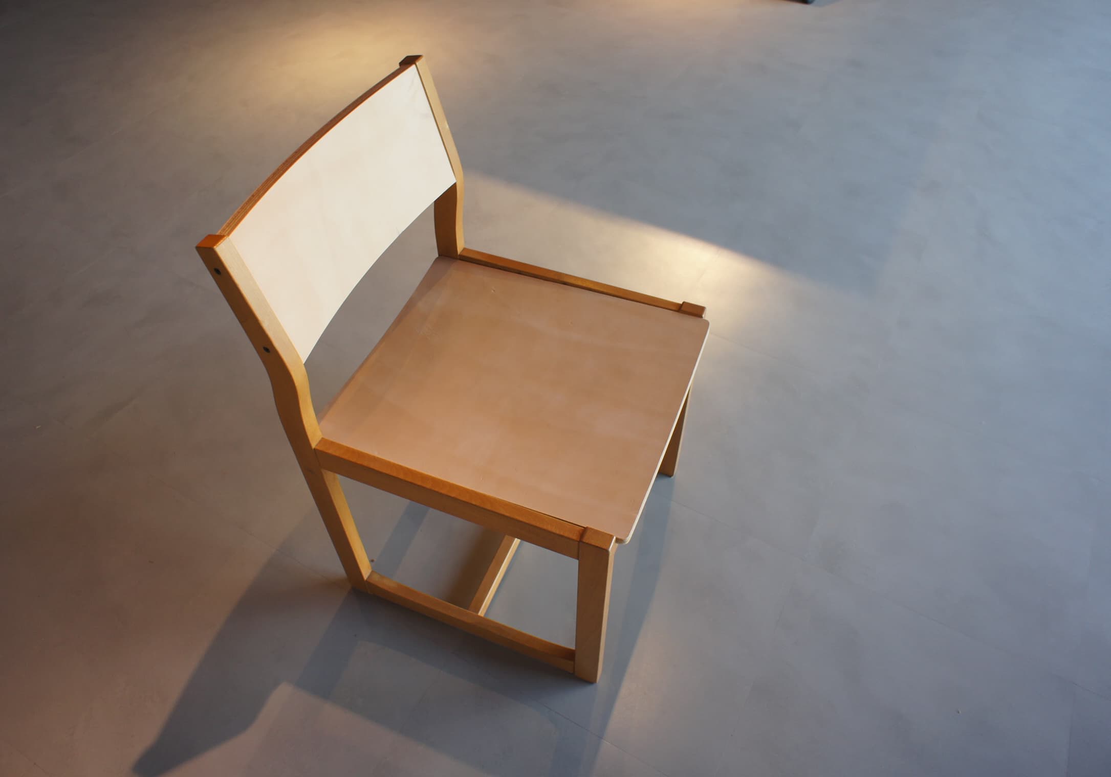 図書室椅子皮革再生家具